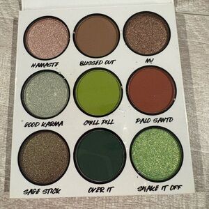 Vibrant Eyeshadow Palette by bh